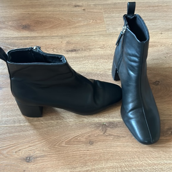 Urban outfitters black boots, size 6 - Picture 2 of 9